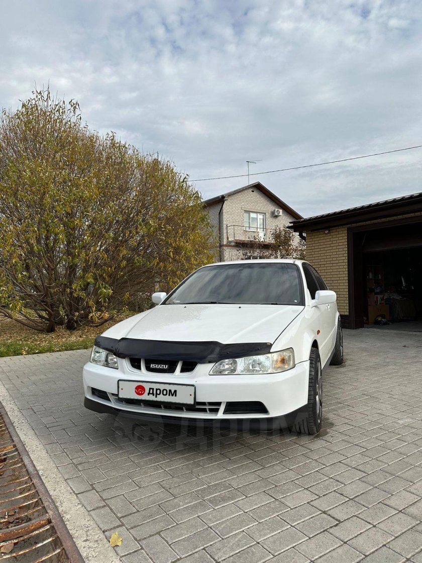 Исузу Аска 2000
