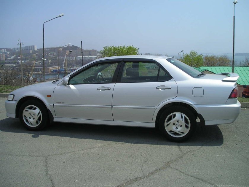 Isuzu Aska 2000