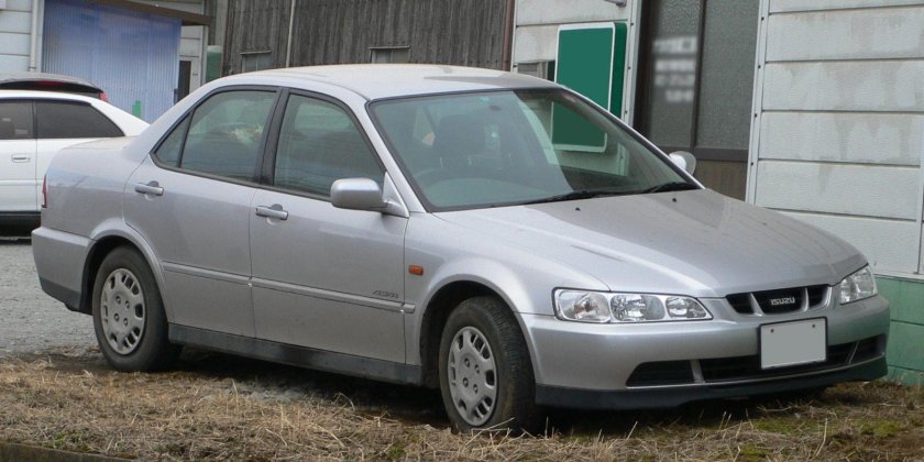 Исузу Аска 2000