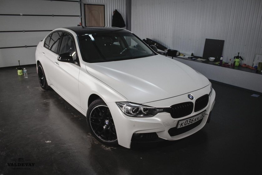 Белый сатин BMW