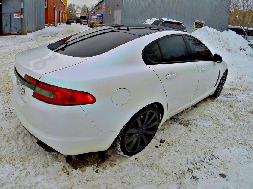Ягуар XF белый матовый