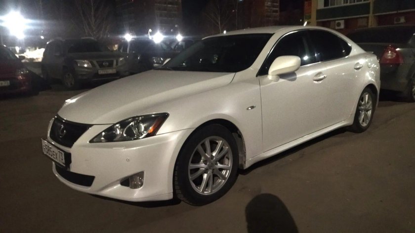 Lexus is 250 белый перламутр