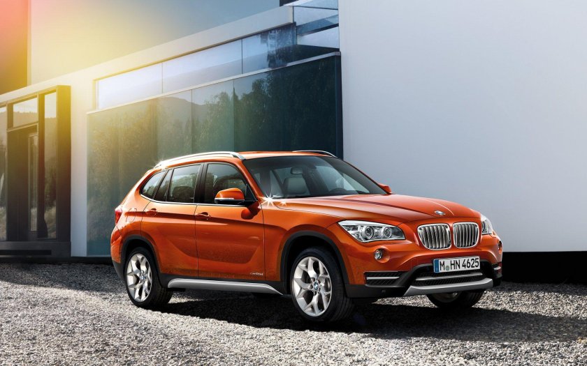 BMW x1 оранжевый