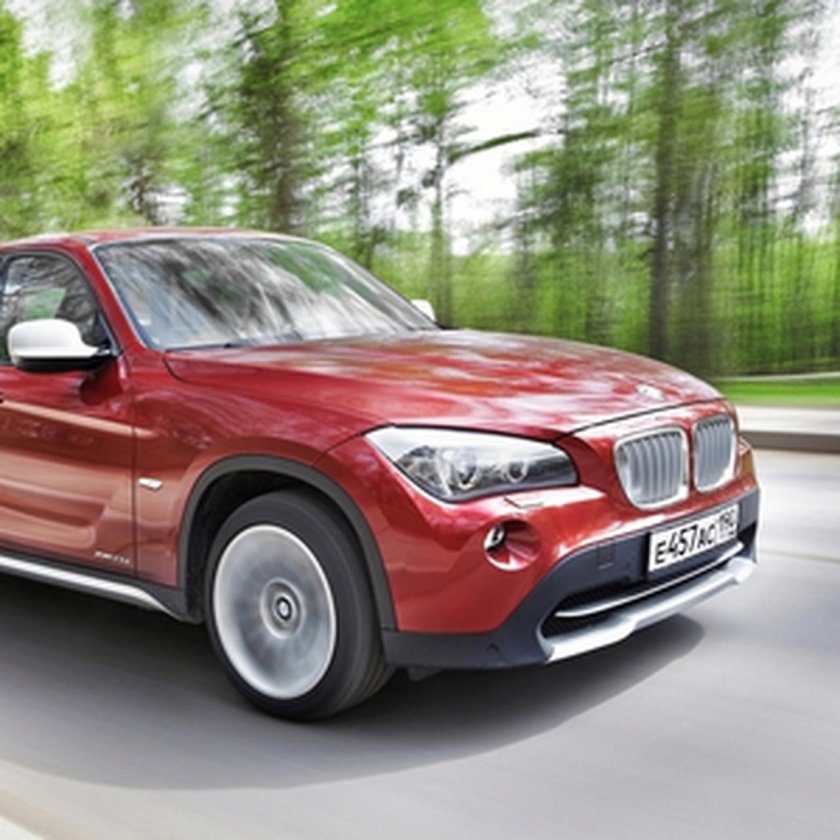 БМВ красная кроссовер