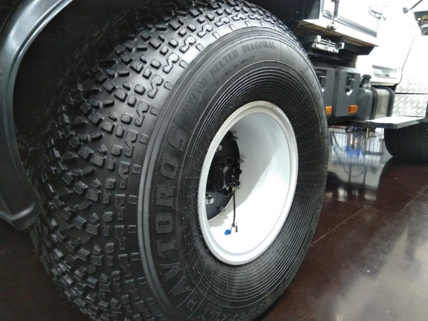 Шина 1350 700 533 Трэкол