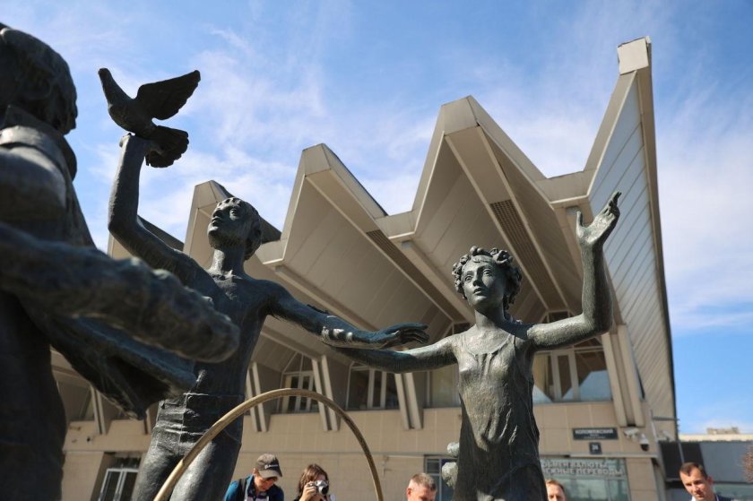 Станция метро Пионерская