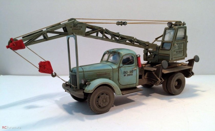 ЗИЛ 164 автокран ЛАЗ 690