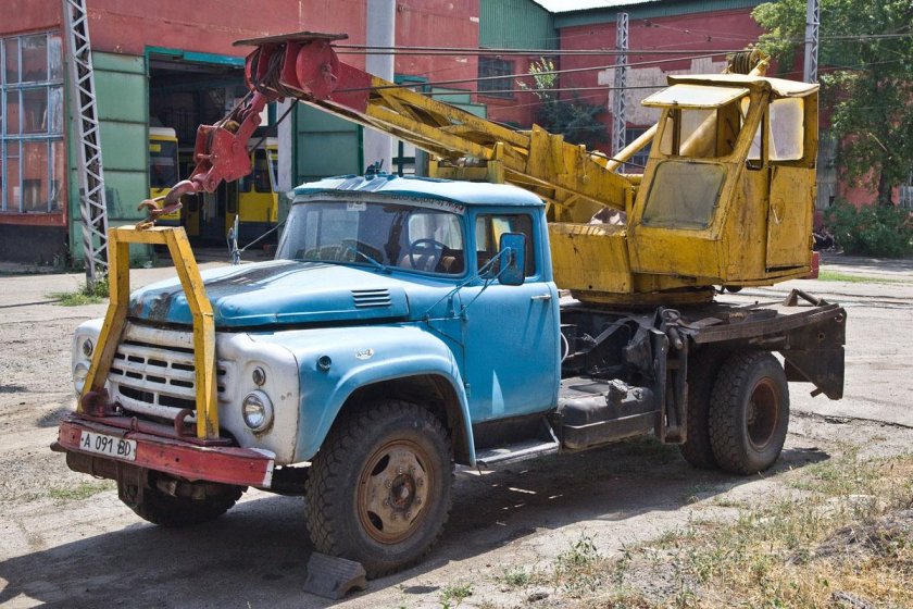 Автокран ЗИЛ-431412