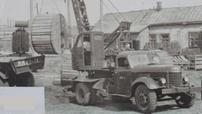 ЛАЗ 690 автокран