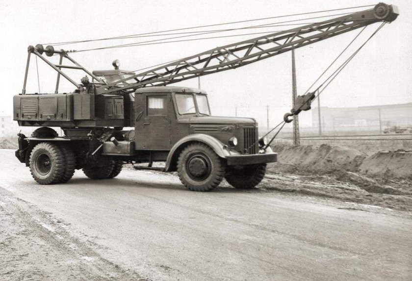 На шасси МАЗ-200