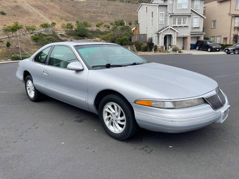 Lincoln Mark VIII купе