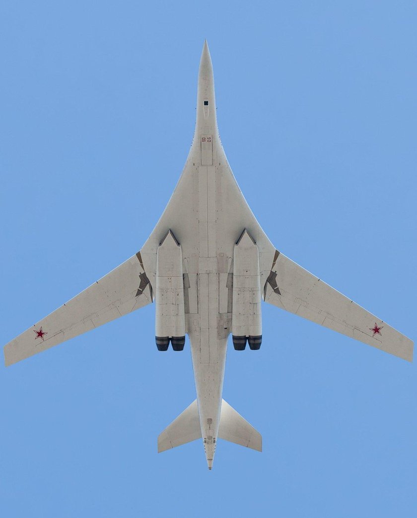 Стратегический бомбардировщик белый лебедь