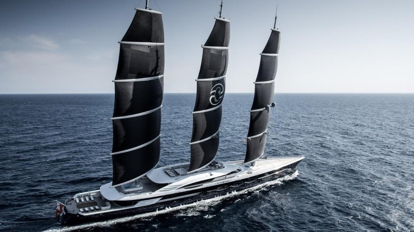 Парусная яхта черная Жемчужина