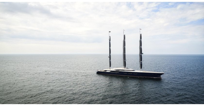 Яхта черная Жемчужина