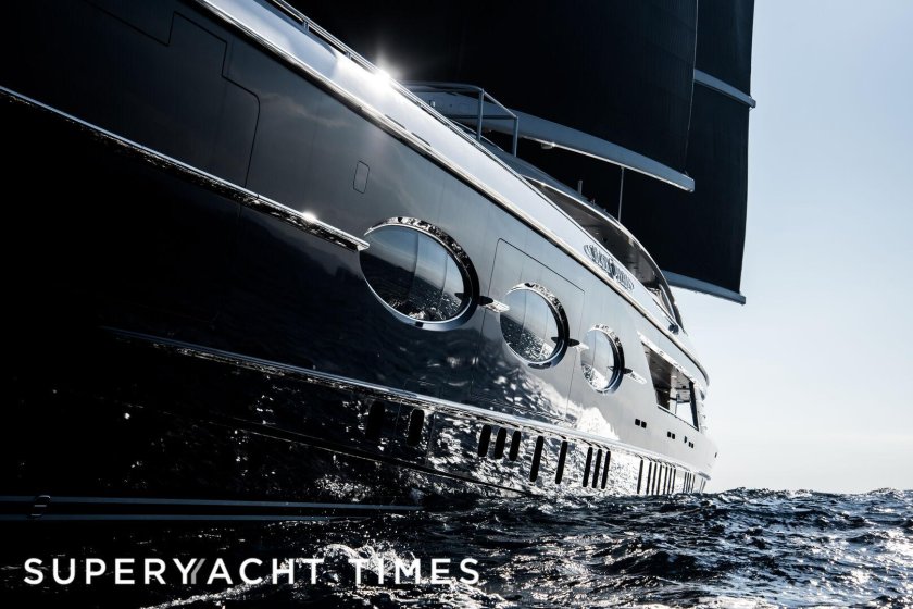 Яхта черная Жемчужина Black Pearl