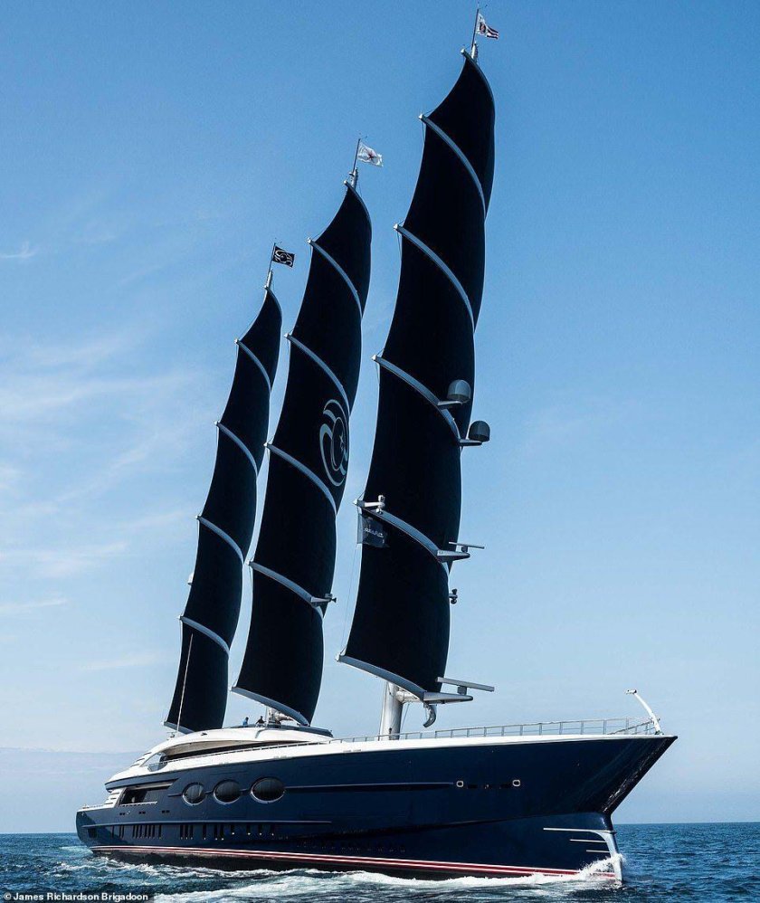 Яхта черная Жемчужина Black Pearl