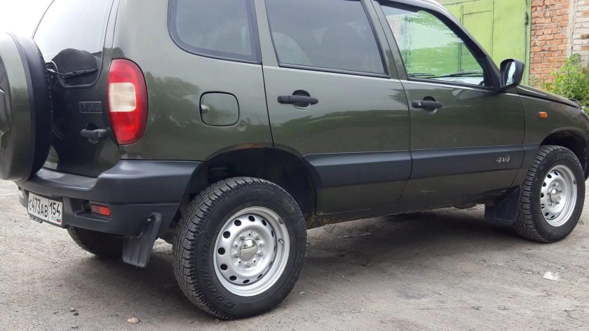 Нива Тревел темно зеленая