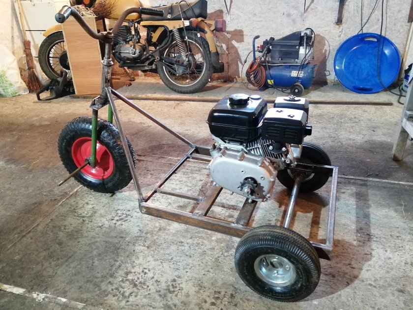 Трицикл с двигателем Лифан