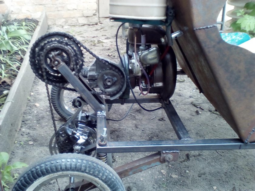 Трицикл с двигателем Лифан