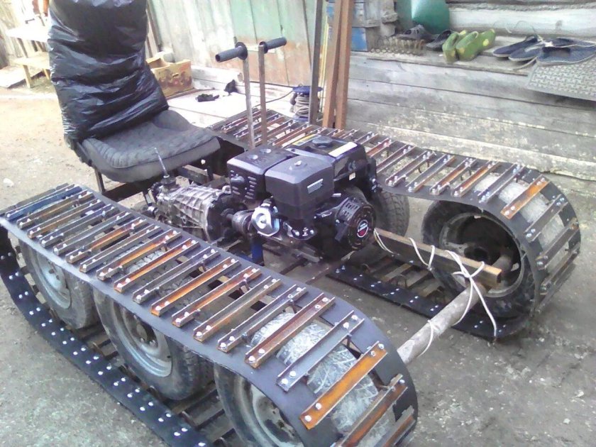 Гусеничный трактор переломка