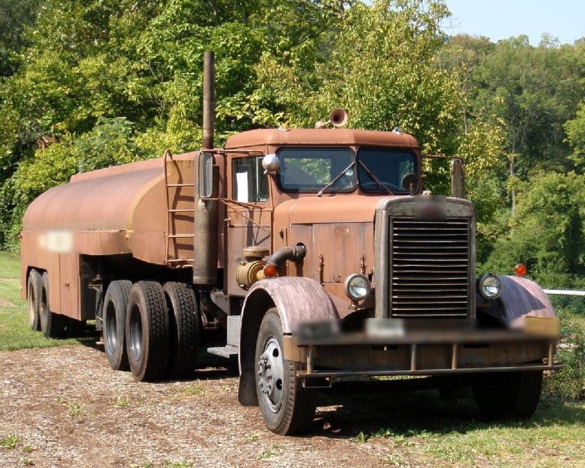 Тягач Петербилт 281