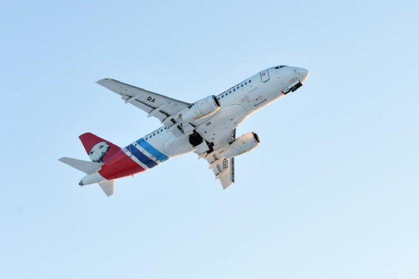 Самолет АК Ямал