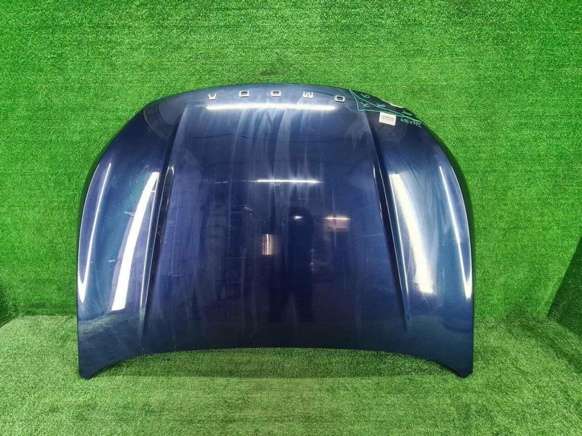 Капот автомобиля