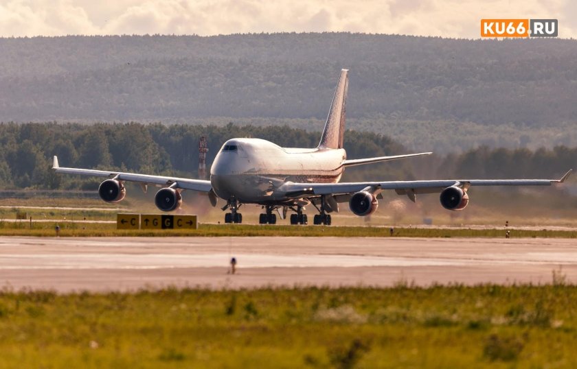 Самолет Каменск Уральский