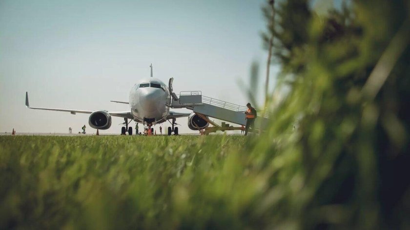 Самолет на аэродроме