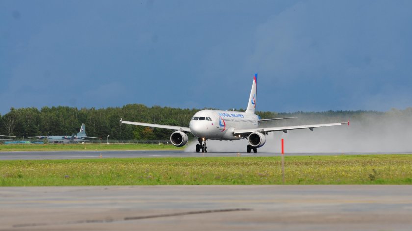 Самолеты в Кольцово фото