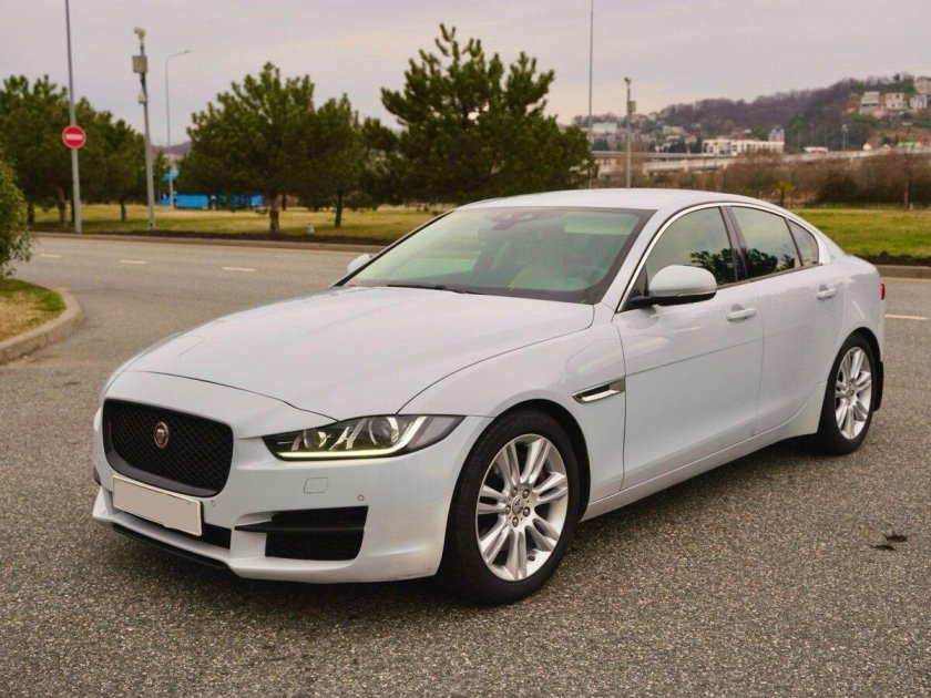Jaguar xe 2015