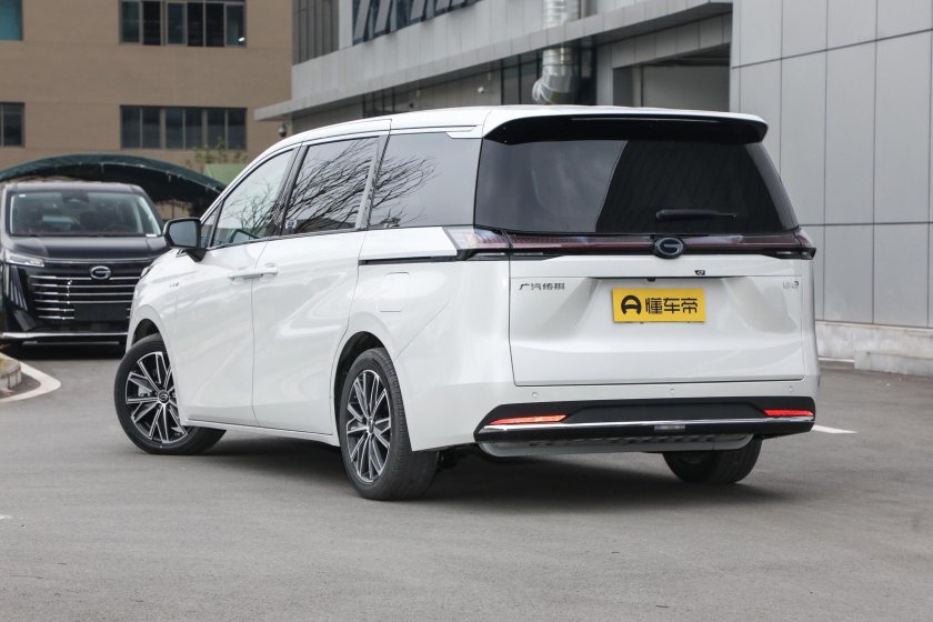 Китайский минивэн gac gm 8