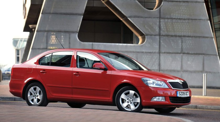 Шкода Октавия 2011 красная