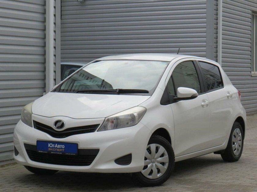 Toyota vitz 2012