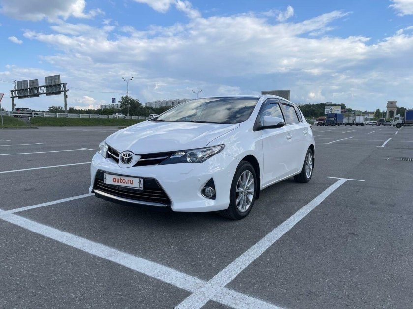 Toyota auris 2014 хэтчбек