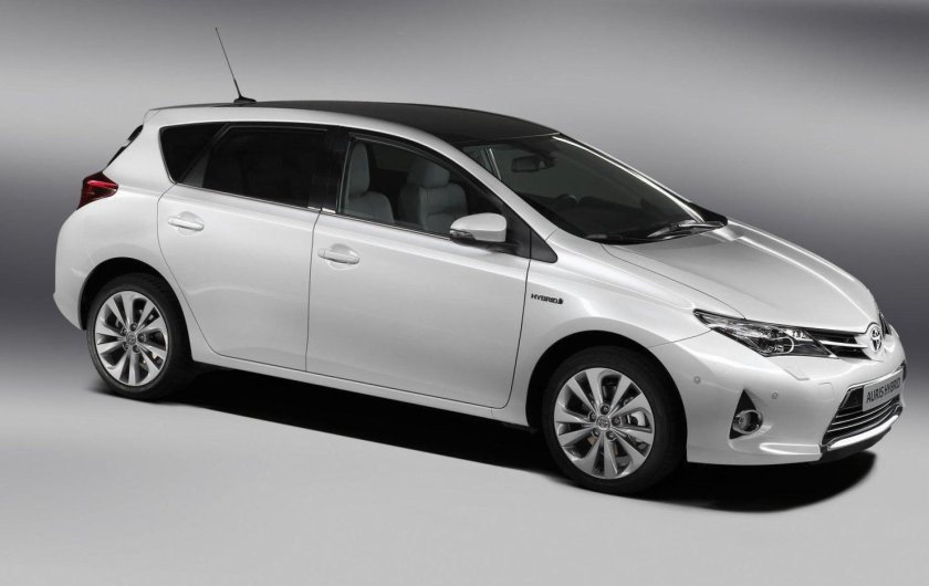 Toyota auris hybrid 2012