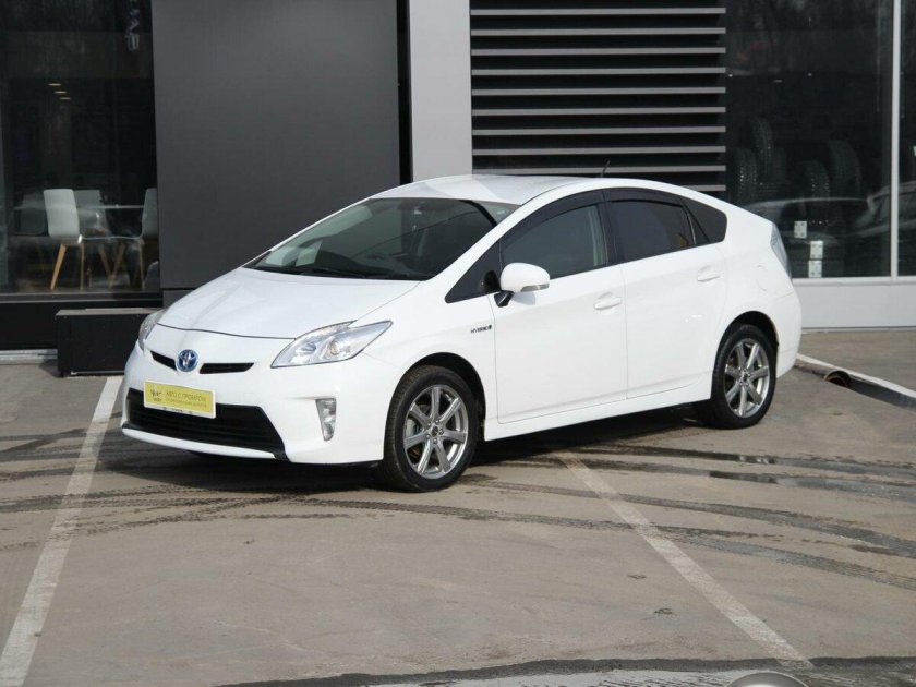 Тойота белая хэтчбек