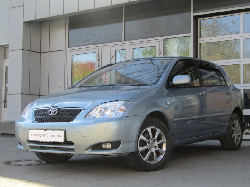 Тойота хэтчбек 2003г