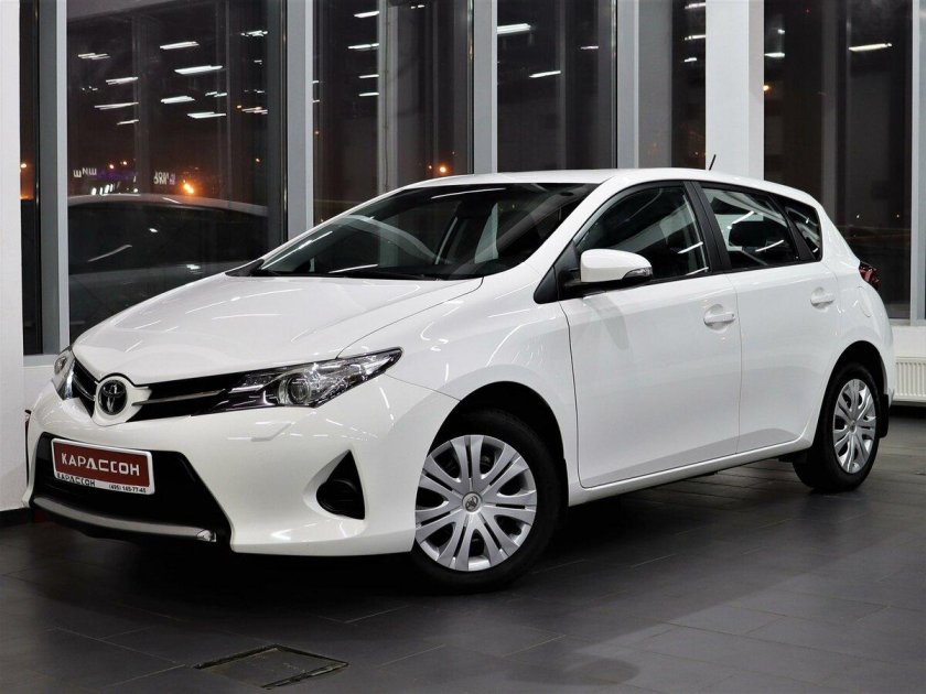 Тойота аурис 2014