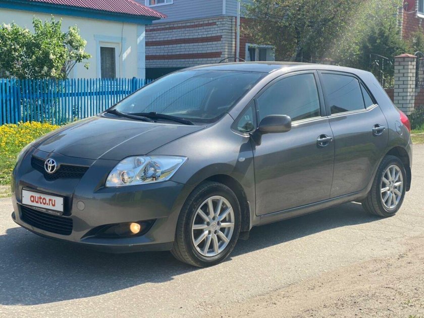 Тойота аурис 2012