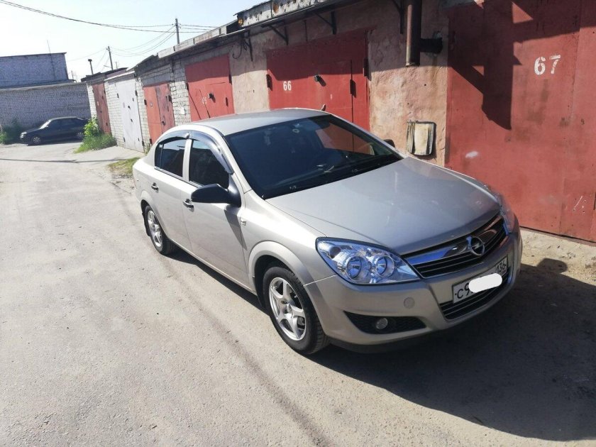 Опель Астра бежевый