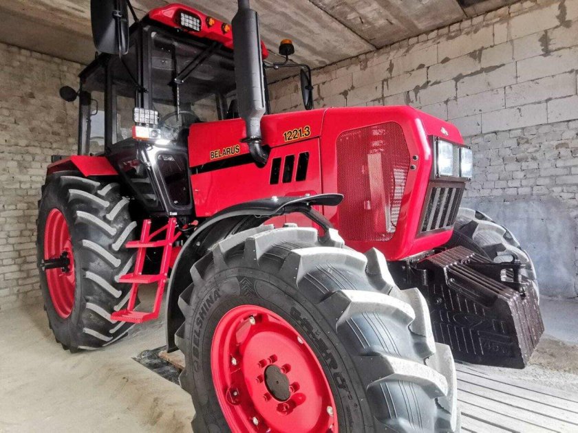 Трактор мтз 1221 3