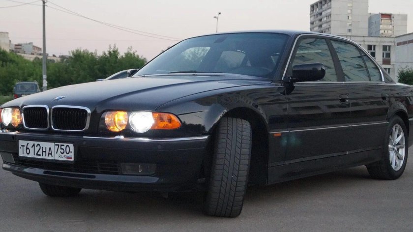 Бмв 7 серии 2000