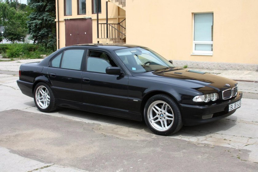 BMW 7 2000