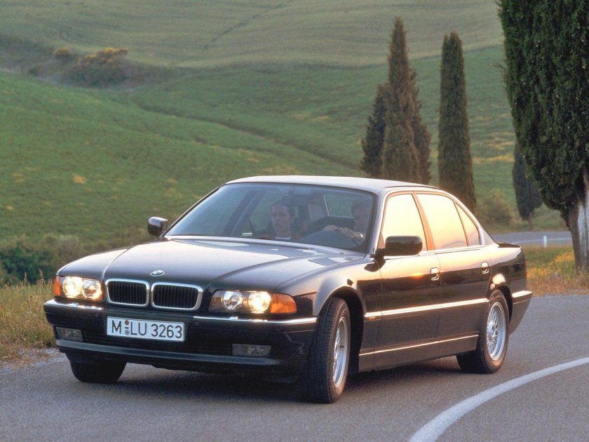 BMW 750 e38