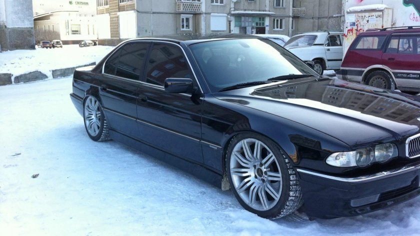 BMW 750 2000