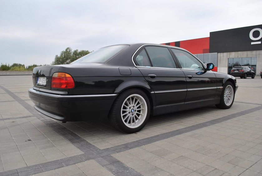 BMW 7 2001