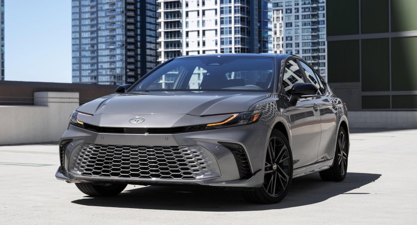 Новая тойота камри 2025