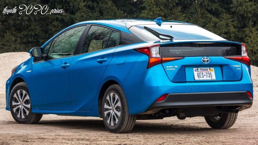Тойота Приус 2020