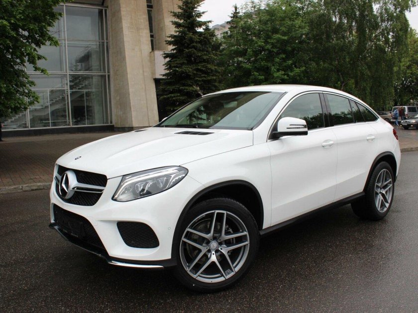 Мерседес-Бенц GLE 350d белый